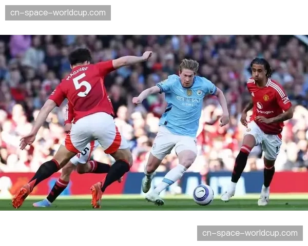 曼城主场4-0大胜富勒姆，继续领跑英超积分榜